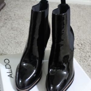 New, w/o box, women, sz. 9, patent booties